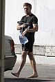 gosling-barefoot