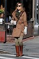 olivia-wilde-walking