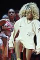 rihanna-performance