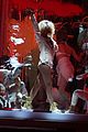 rihanna-performance