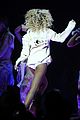rihanna-performance