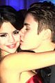 gomez-kiss
