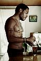 kravitz-shirtless