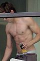 efron-shirtless2