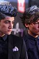 one-direction-awards-carpet