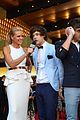 one-direction-awards-carpet