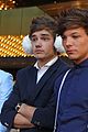 one-direction-awards-carpet