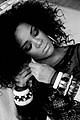 rihanna-behind