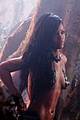 rihanna-behind