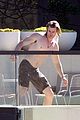 hemsworth-pool-shirtless