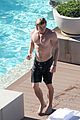 hemsworth-pool-shirtless