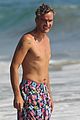 getty-shirtless
