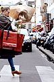 scarlett-shoppin