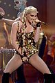 kesha-performs
