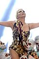kesha-performs