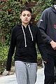 kunis-dogwalk