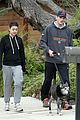 kunis-dogwalk
