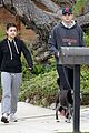 kunis-dogwalk