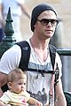 hemsworth-strolling