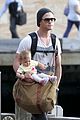 hemsworth-strolling