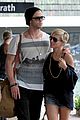 hemsworth-strolling