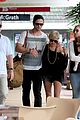 hemsworth-strolling