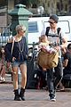 hemsworth-strolling