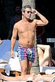 cohen-shirtless2