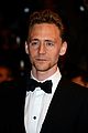 hiddleston-hands