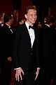 hiddleston-hands