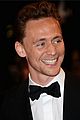 hiddleston-hands