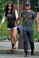 lautner-holding