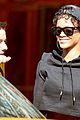 rihanna-hails