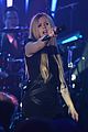 avril-q102
