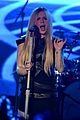 avril-q102