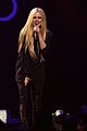 avril-q102