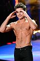 efron-shirtlessmtv2