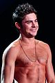 efron-shirtlessmtv2