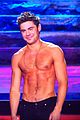 efron-shirtlessmtv2