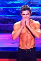 efron-shirtlessmtv2
