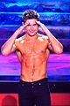 efron-shirtlessmtv2