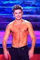 efron-shirtlessmtv2