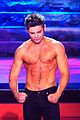 efron-shirtlessmtv2