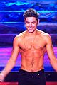 efron-shirtlessmtv2
