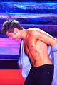 efron-shirtlessmtv2