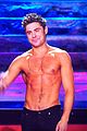 efron-shirtlessmtv2