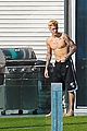 bieber-shirtless