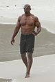 owens-shirtless