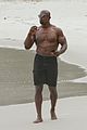 owens-shirtless