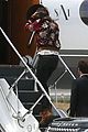 harry-grabs